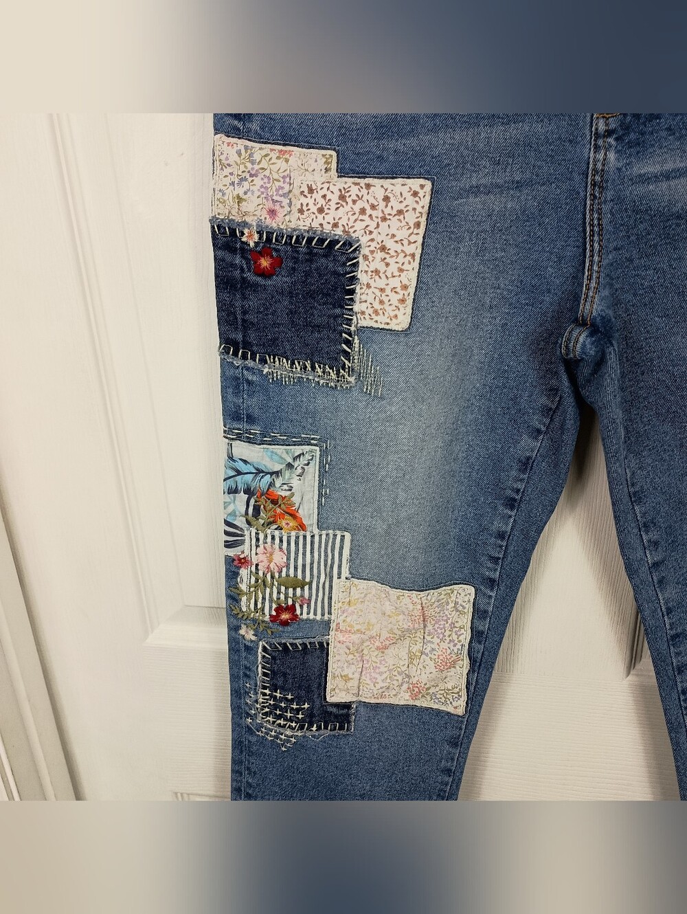 Driftwood Patchwork Jeans Womens 26 Blue Royce Crop Raw Hem Cuff Straight Floral - Picture 5 of 11
